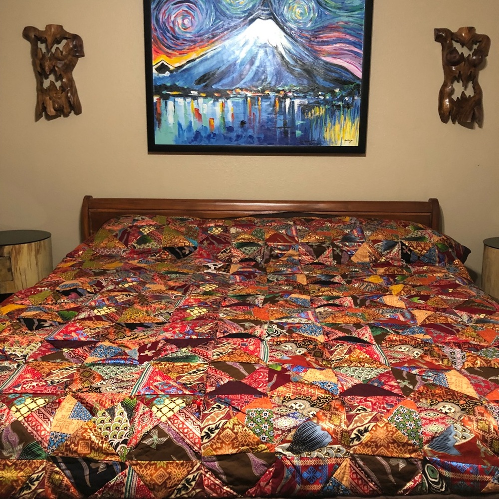 XL Batik Ming Quilt Red
